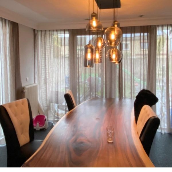 Vitage witte met tafel